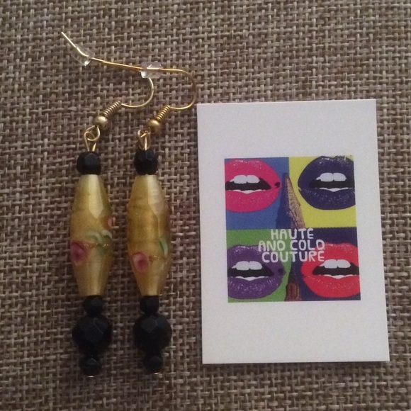 New Handmade Floral Yellow Black Glass Earring 25$